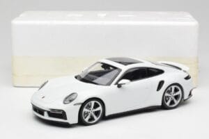 Porsche 911 992 Turbo S Branco Concept Minichamps 1:18 WAP0211620CNP Metal - imagem 6 de 6
