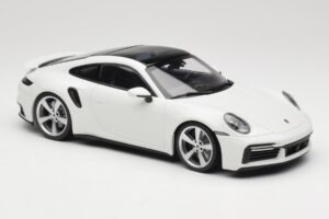 Porsche 911 Turbo S 992 Branco Minichamps 1:18 WAP0211620RTRB Metal - imagem 4 de 6
