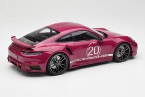Porsche 911 992 Turbo S com Sport Design Package Vermelho Minichamps 1:18 155069172 Metal - imagem 2 de 6