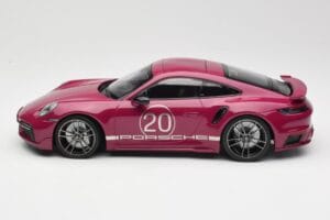 Porsche 911 992 Turbo S com Sport Design Package Vermelho Minichamps 1:18 155069172 Metal - imagem 3 de 6