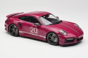Porsche 911 992 Turbo S com Sport Design Package Vermelho Minichamps 1:18 155069172 Metal - imagem 4 de 6