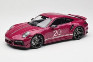 Porsche 911 992 Turbo S com Sport Design Package Vermelho Minichamps 1:18 155069172 Metal