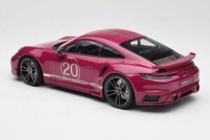 Porsche 911 992 Turbo S com Sport Design Package Vermelho Minichamps 1:18 155069172 Metal - imagem 5 de 6
