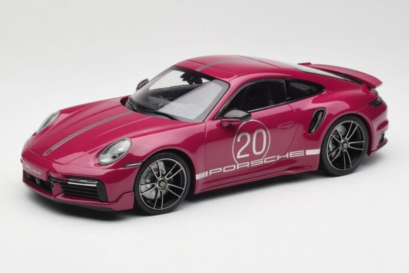 Porsche 911 992 Turbo S com Sport Design Package Vermelho Minichamps 1:18 155069172 Metal