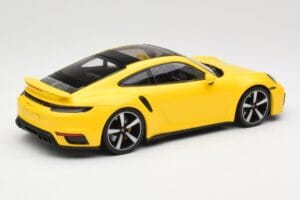 Porsche 911 992 Turbo S Amarelo Minichamps 1:18 155069071 Metal - imagem 2 de 6
