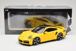 Porsche 911 992 Turbo S Amarelo Minichamps 1:18 155069071 Metal - imagem 6 de 6