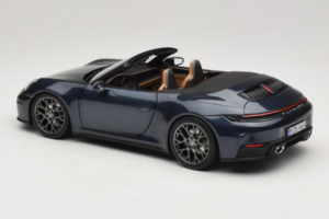 Porsche 911 992.2 Carrera Cabriolet Yachting Blue Norev 1:18 187180 Metal - imagem 7 de 8