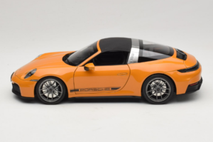Porsche 911 992.2 Targa 4 GTS Bahama Yellow Norev 1:18 187190 Metal - imagem 6 de 10