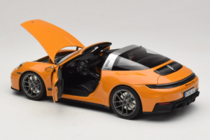 Porsche 911 992.2 Targa 4 GTS Bahama Yellow Norev 1:18 187190 Metal - imagem 7 de 10