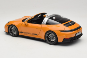 Porsche 911 992.2 Targa 4 GTS Bahama Yellow Norev 1:18 187190 Metal - imagem 9 de 10