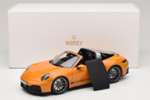 Porsche 911 992.2 Targa 4 GTS Bahama Yellow Norev 1:18 187190 Metal - imagem 10 de 10