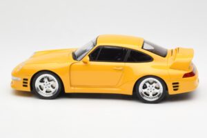 RUF CTR2 993 Sport Amarelo GT Spirit 1:18 GT141 Resina - imagem 3 de 6