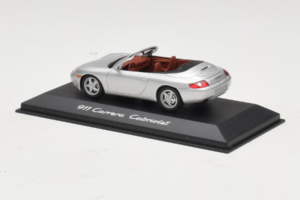 Porsche 911 996 Cabriolet Prata Minichamps 1:43 WAP02004097 Metal - imagem 3 de 4