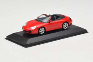 Porsche 911 996 Carrera 4S Cabriolet Vermelho Minichamps 1:43 400062831 Metal - imagem 2 de 4
