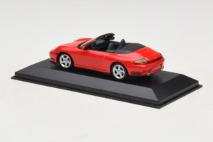 Porsche 911 996 Carrera 4S Cabriolet Vermelho Minichamps 1:43 400062831 Metal - imagem 3 de 4