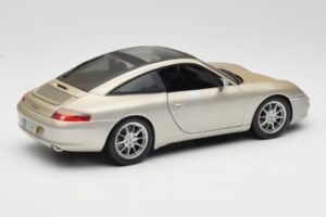 Porsche 911 996 Carrera 4S Prateado Maisto 1:18 WAP02102212 Metal - imagem 3 de 8