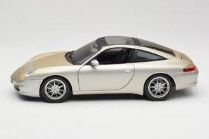 Porsche 911 996 Carrera 4S Prateado Maisto 1:18 WAP02102212 Metal - imagem 4 de 8