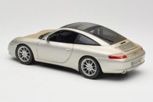 Porsche 911 996 Carrera 4S Prateado Maisto 1:18 WAP02102212 Metal - imagem 7 de 8