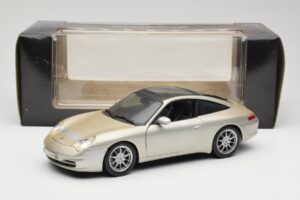 Porsche 911 996 Carrera 4S Prateado Maisto 1:18 WAP02102212 Metal - imagem 8 de 8