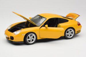 Porsche 911 996 Carrera 4S Amarelo Maisto 1:18 WAP02101610 Metal - imagem 2 de 8