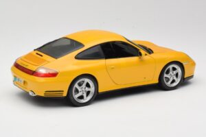 Porsche 911 996 Carrera 4S Amarelo Maisto 1:18 WAP02101610 Metal - imagem 3 de 8