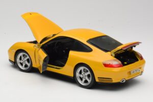 Porsche 911 996 Carrera 4S Amarelo Maisto 1:18 WAP02101610 Metal - imagem 5 de 8
