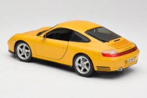 Porsche 911 996 Carrera 4S Amarelo Maisto 1:18 WAP02101610 Metal - imagem 7 de 8