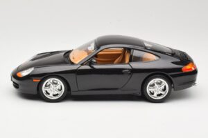 Porsche 911 996 Carrera Preto Bburago 1:18 3385-M2 Metal - imagem 4 de 8