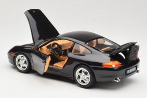 Porsche 911 996 Carrera Preto Bburago 1:18 3385-M2 Metal - imagem 5 de 8