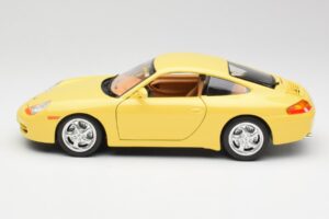 Porsche 911 996 Carrera Amarelo Bburago 1:18 30085-M1 Metal - imagem 4 de 8