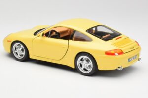 Porsche 911 996 Carrera Amarelo Bburago 1:18 30085-M1 Metal - imagem 7 de 8