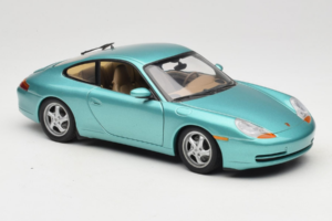 Porsche 911 996 Green Metallic UT Models 1:18 27901 Metal - imagem 6 de 8