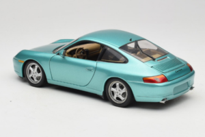 Porsche 911 996 Green Metallic UT Models 1:18 27901 Metal - imagem 7 de 8