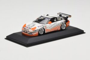 Porsche 911 996 GT3 Cup Mobil 1 #1 VIP Car 2004 Minichamps 1:43 WAP02012115-R1 Metal - imagem 2 de 4