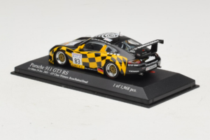 Porsche 911 996 GT3 RS #83 Rosa / Babini 24 Hours of Le Mans 2001 Minichamps 1:43 400016983 Metal - imagem 3 de 4
