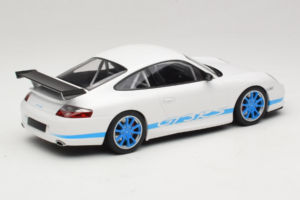 Porsche 911 996 GT3 RS Branco Faixas Azuis Minichamps 1:18 155062021 Metal - imagem 2 de 6