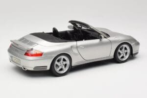 Porsche 911 996 Turbo Cabriolet Prata Maisto 1:18 31660 Metal - imagem 3 de 8