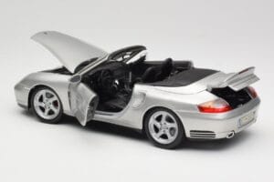 Porsche 911 996 Turbo Cabriolet Prata Maisto 1:18 31660 Metal - imagem 5 de 8