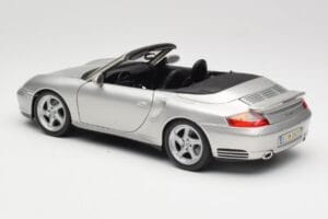 Porsche 911 996 Turbo Cabriolet Prata Maisto 1:18 31660 Metal - imagem 7 de 8