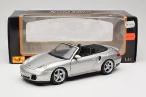 Porsche 911 996 Turbo Cabriolet Prata Maisto 1:18 31660 Metal - imagem 8 de 8