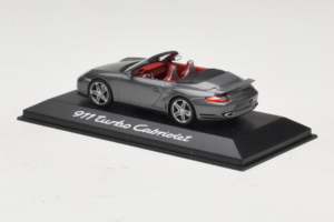 Porsche 911 997 Turbo Cabriolet Grey Metallic Minichamps 1:43 WAP02015216 Metal - imagem 3 de 5