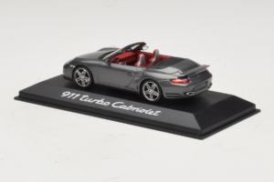 Porsche 911 997 Turbo Cabriolet Grey Metallic Minichamps 1:43 WAP02015218 Metal - imagem 3 de 4