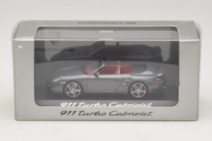 Porsche 911 997 Turbo Cabriolet Grey Metallic Minichamps 1:43 WAP02015218 Metal - imagem 4 de 4