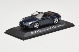 Porsche 911 997 Carrera 4 Cabriolet Azul Escuro Minichamps 1:43 WAP02015216-P1 Metal - imagem 2 de 4