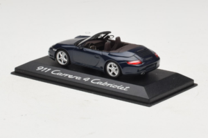 Porsche 911 997 Carrera 4 Cabriolet Azul Escuro Minichamps 1:43 WAP02015216-R1 Metal - imagem 3 de 4