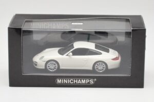 Porsche 911 997 Carrera 4S Carrara Branco Minichamps 1:43 403066431 Metal - imagem 4 de 4