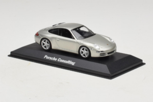 Porsche 911 997 Carrera Silver Metallic Minichamps 1:43 WAP02011515 Metal - imagem 2 de 5