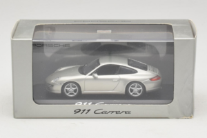 Porsche 911 997 Carrera Silver Metallic Minichamps 1:43 WAP02011515 Metal - imagem 5 de 5
