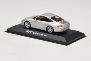Porsche 911 997 Carrera Silver Metallic Minichamps 1:43 WAP02001218 Metal - imagem 3 de 5