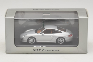 Porsche 911 997 Carrera Silver Metallic Minichamps 1:43 WAP02001218 Metal - imagem 5 de 5